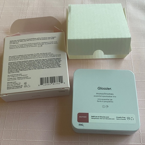 Glossier  Monochromes Eyeshadow Trio Heather. NIB Rose - Picture 6 of 7